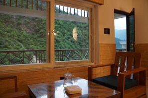 Luxury Double Room, Mountain View | Premium bedding, desk, laptop workspace, soundproofing - Maulyar Forest Resort (Dunda)