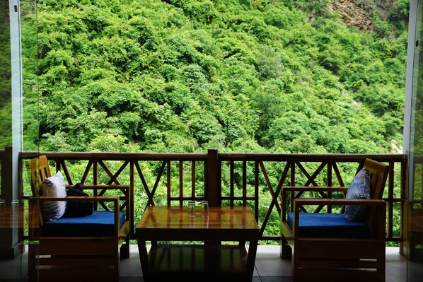 Books - Maulyar Forest Resort (Dunda)