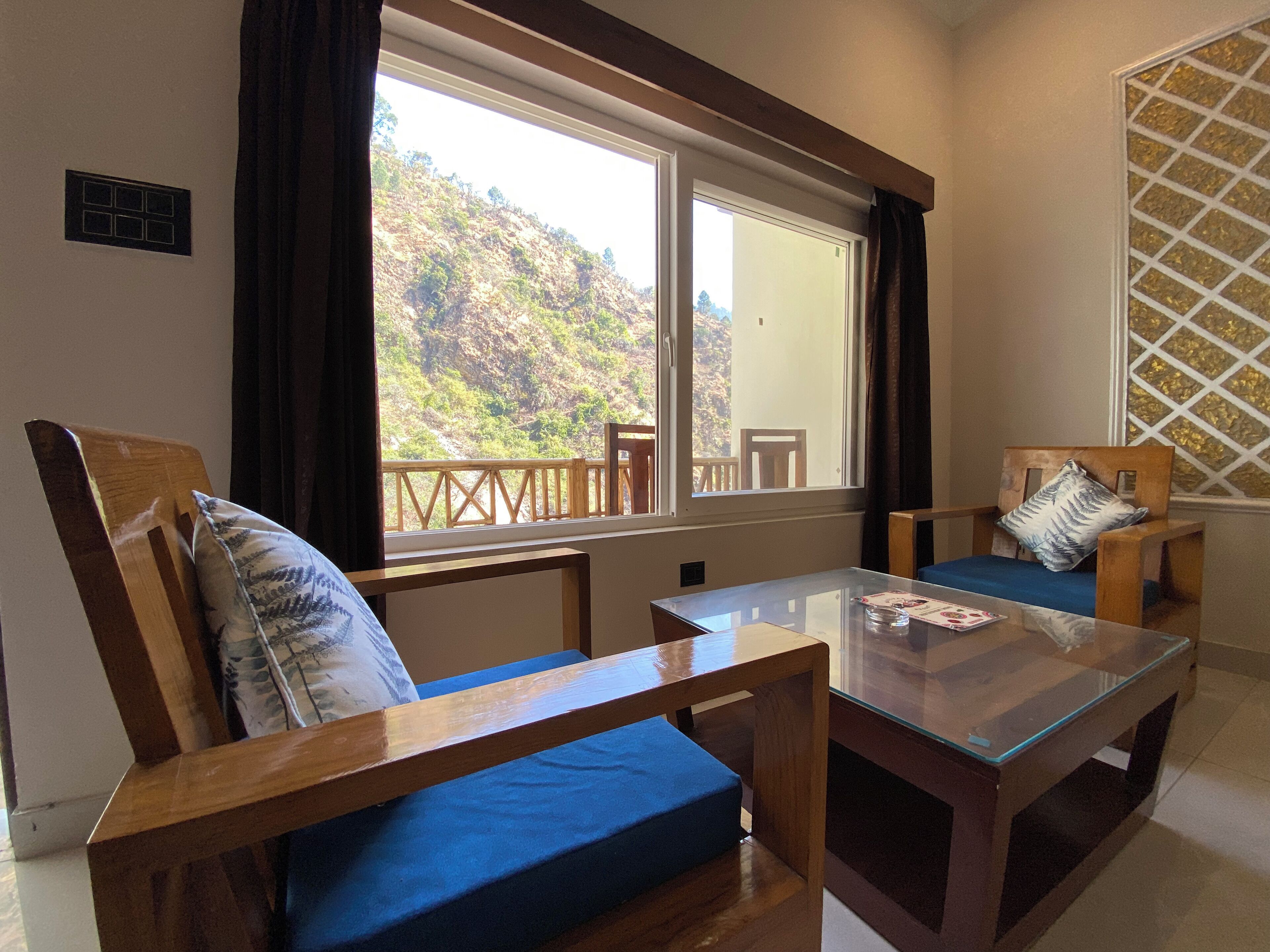 Habitación doble Deluxe, vista a la montaña | Ropa de cama de alta calidad y escritorio 