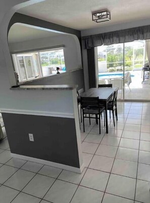 Dining - Nestled in Nature

 (Rotonda West)