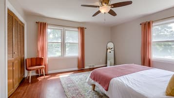 5 Schlafzimmer, Schreibtisch, kostenloses WLAN, Bettwäsche