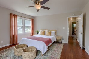 5 soverom, skrivebord, wi-fi (inkludert) og sengetøy