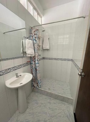 Toallas, jabón, papel de baño