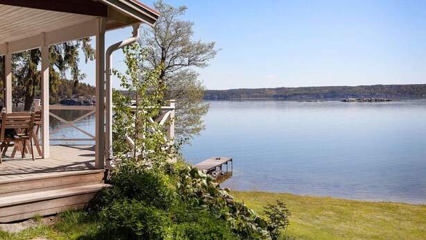 Property grounds - Dreamy House w. Private Dock by Sea (Södertälje SO)
