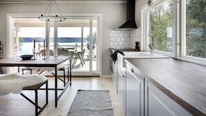 Private kitchen - Dreamy House w. Private Dock by Sea (Södertälje SO)