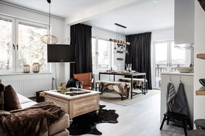 Smart TV, books, stereo, offices