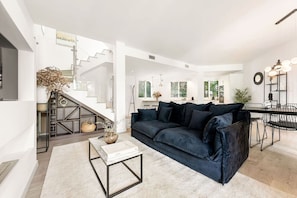 Smart-TV, Kamin, Stereoanlage