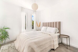 Tabla de planchar con plancha, cuna de viaje y wifi gratis 