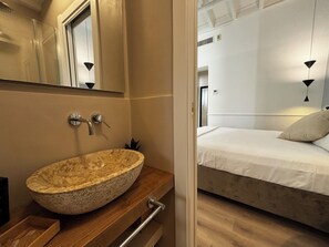 Dusche, Haartrockner, Bidet, Handtücher