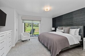 3 bedrooms, desk, iron/ironing board, travel crib - Modern Condo: Golf Course Views, BBQ, Fire Pit (Napa)