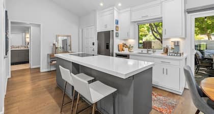 Stylish 3BR w/ Golf Course Views, BBQ, Firepit
