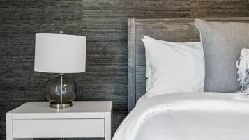 3 chambres, bureau, fer et planche Ă  repasser, lit parapluie