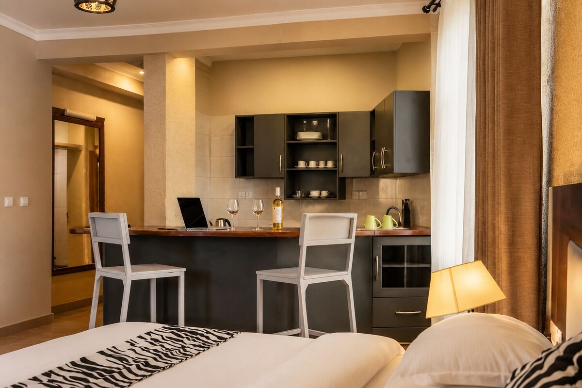 Deluxe Studio, Non Smoking, City View | Premium bedding, pillowtop beds, desk, laptop workspace