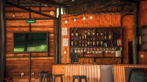 2 bar/ruang istirahat 