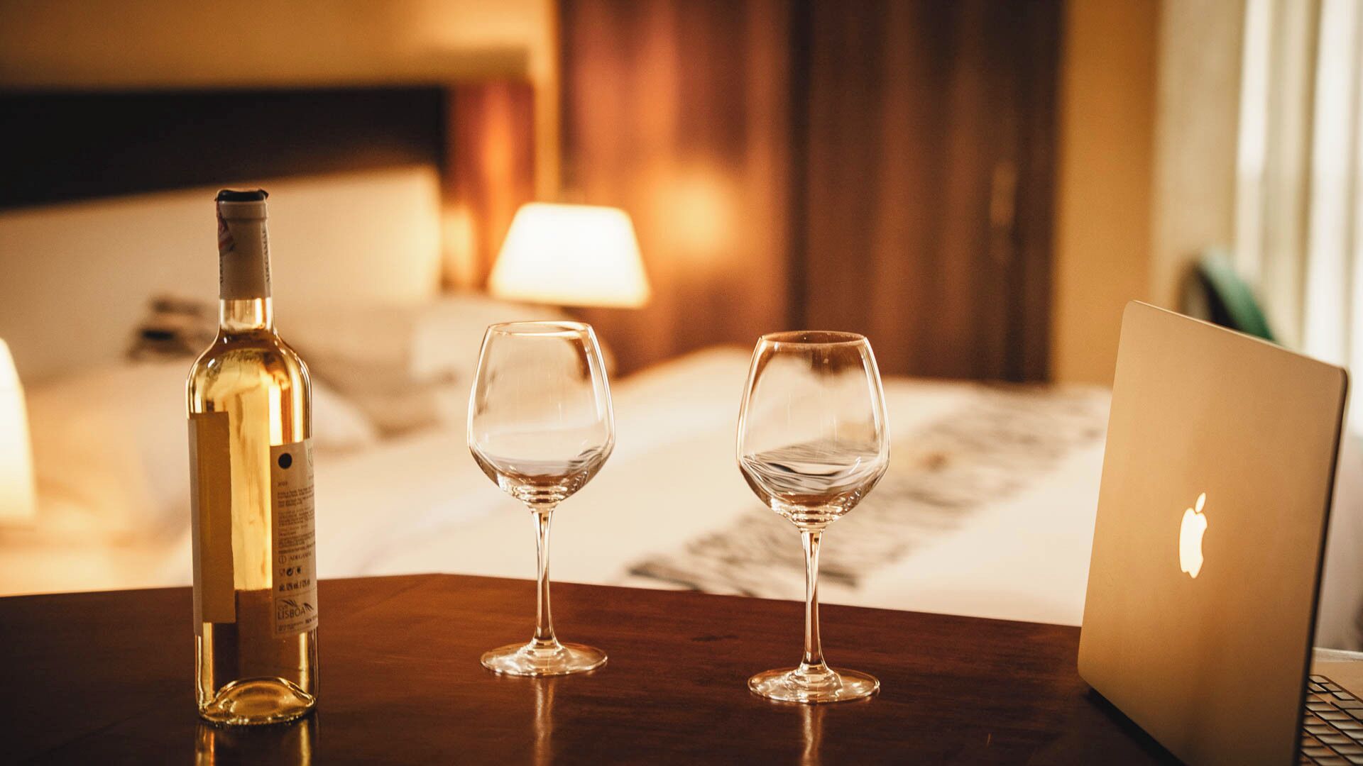 Deluxe Studio, City View | Private kitchenette | Full-size fridge, microwave, oven, stovetop