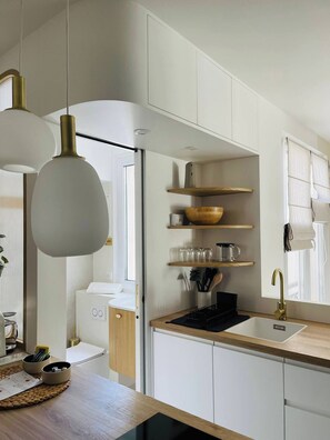 Mikroaaltouuni, uuni, liesi, astianpesukone