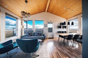 Standard Six Person Cabin | Living area