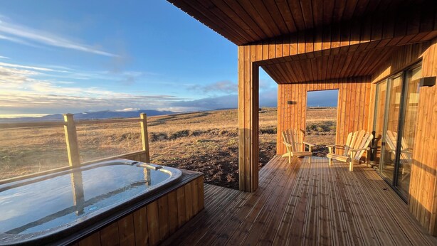 Four Person Cabin with Hot Tub | Terrace/patio - Blue View Cabins (Bláskógabyggd)