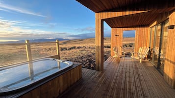 Superior Four Person Cabin with Hot Tub | Terrace/patio