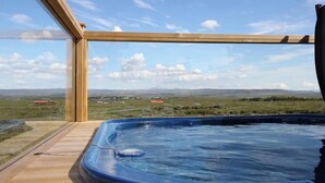 Outdoor spa tub - Blue View Cabins (Bláskógabyggd)