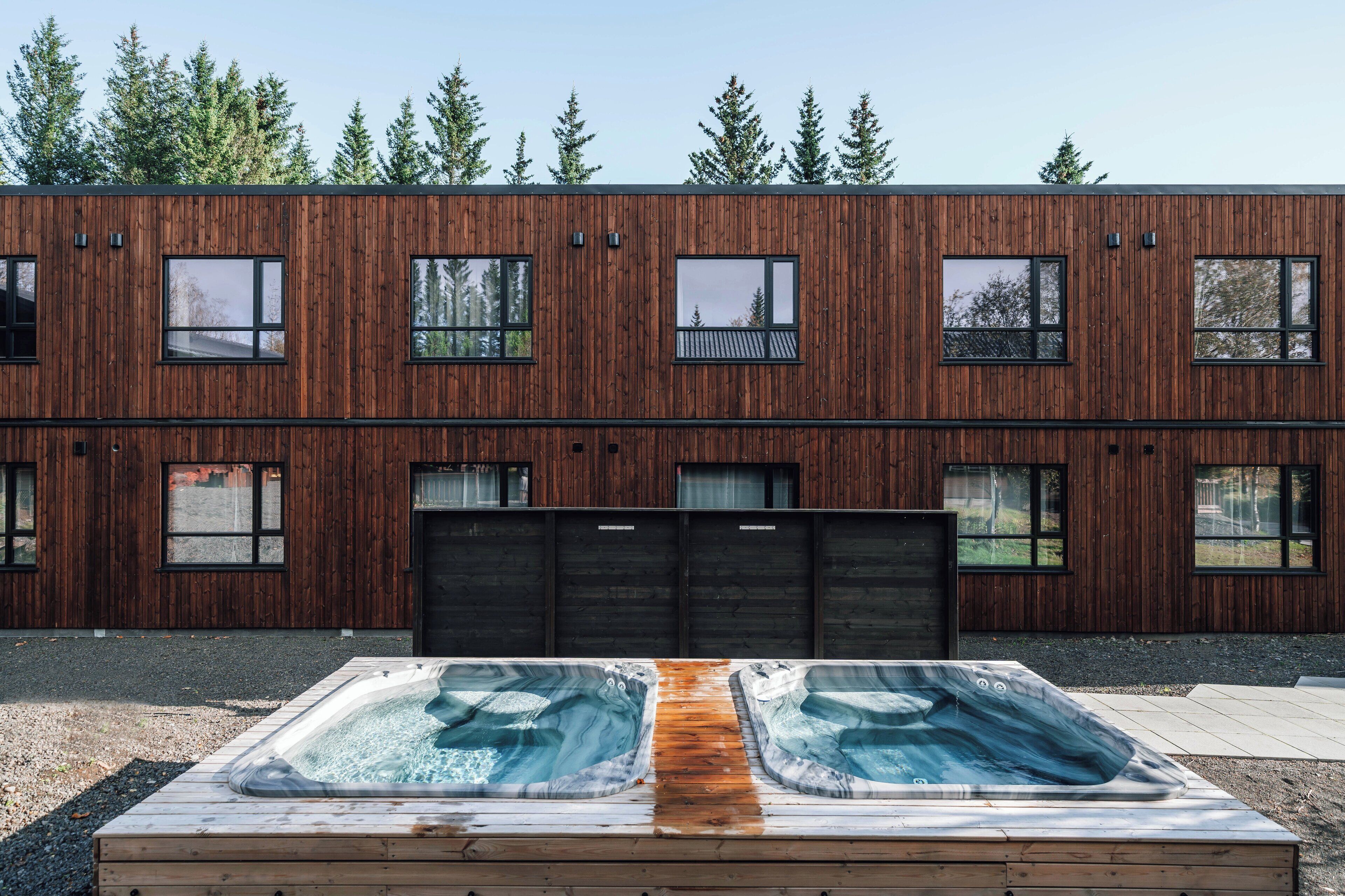 Outdoor spa tub