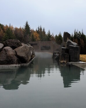 المنشأة من الخارج