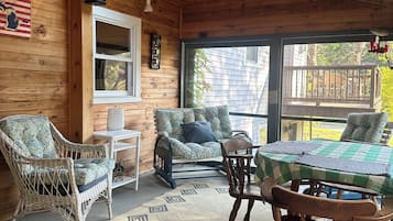Smart TV, fireplace, DVD player, books