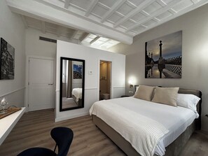 1 habitación, tabla de planchar con plancha, wifi gratis y ropa de cama 