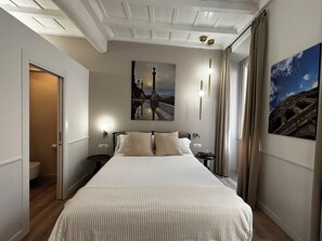1 habitación, tabla de planchar con plancha, wifi gratis y ropa de cama 