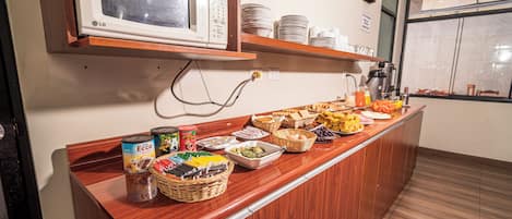 Free daily buffet breakfast