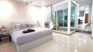 Iron/ironing board, WiFi, bed sheets
