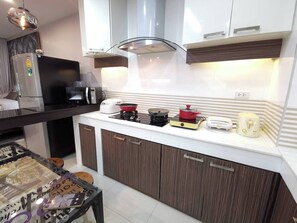 Private kitchen - Home Base at Krabi 2BR 1BA Kitchen Laundry Parking for Family & Friends (Muaeng Krabi)