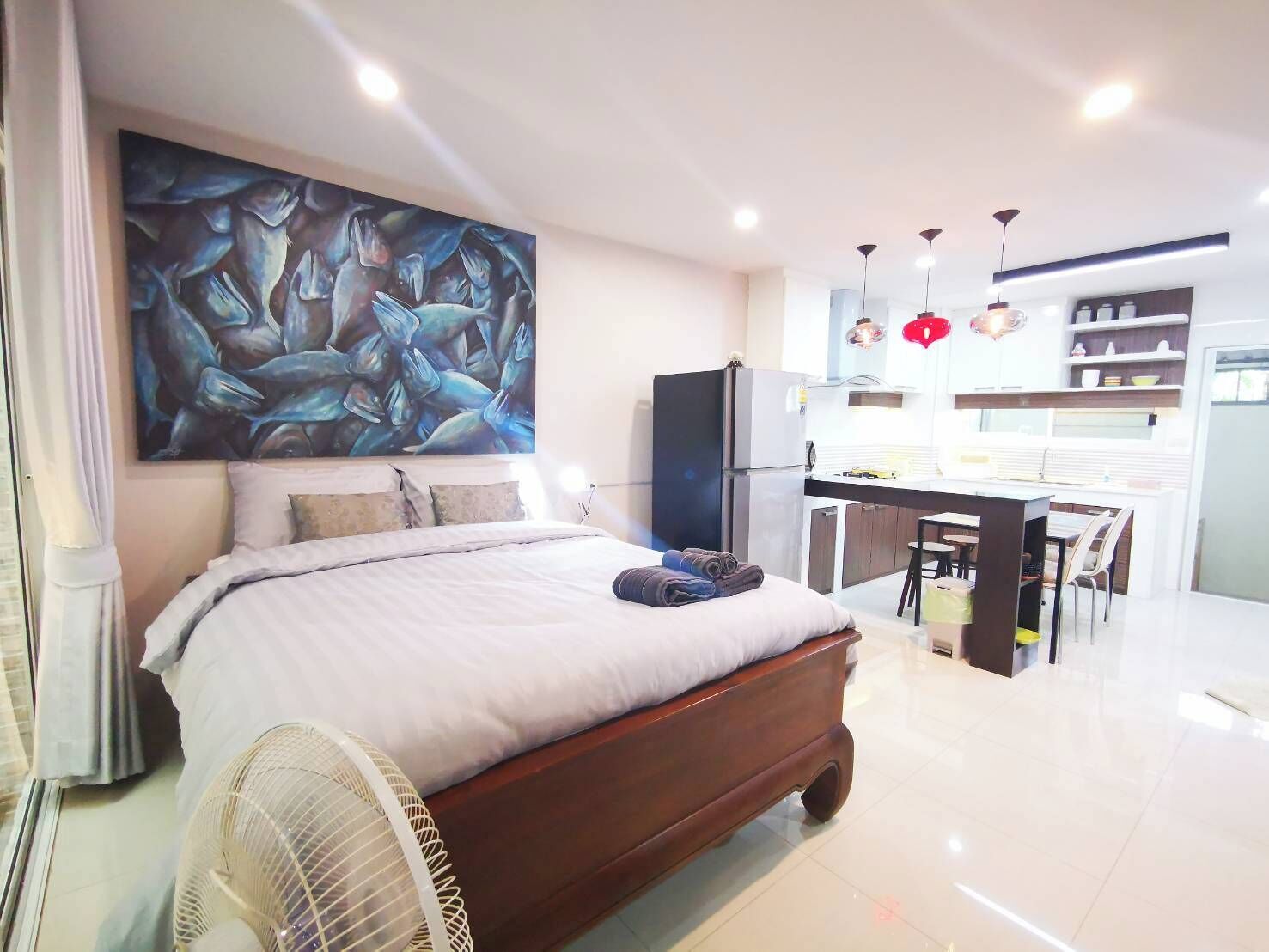 Iron/ironing board, WiFi, bed sheets