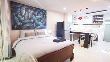 Iron/ironing board, WiFi, bed sheets