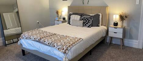 3 chambres, bureau, fer et planche à repasser, lit parapluie