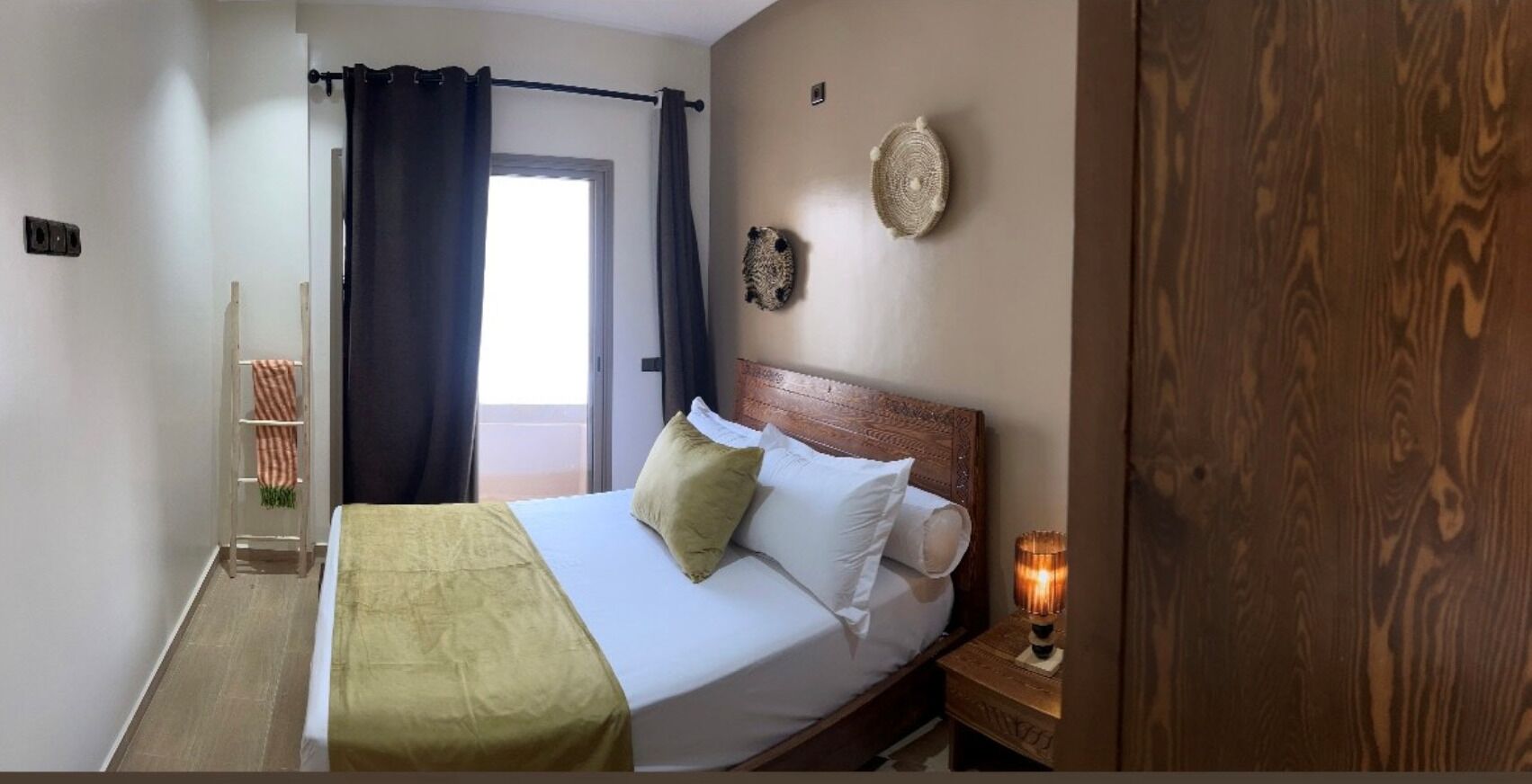 1 camera, Wi-Fi, lenzuola