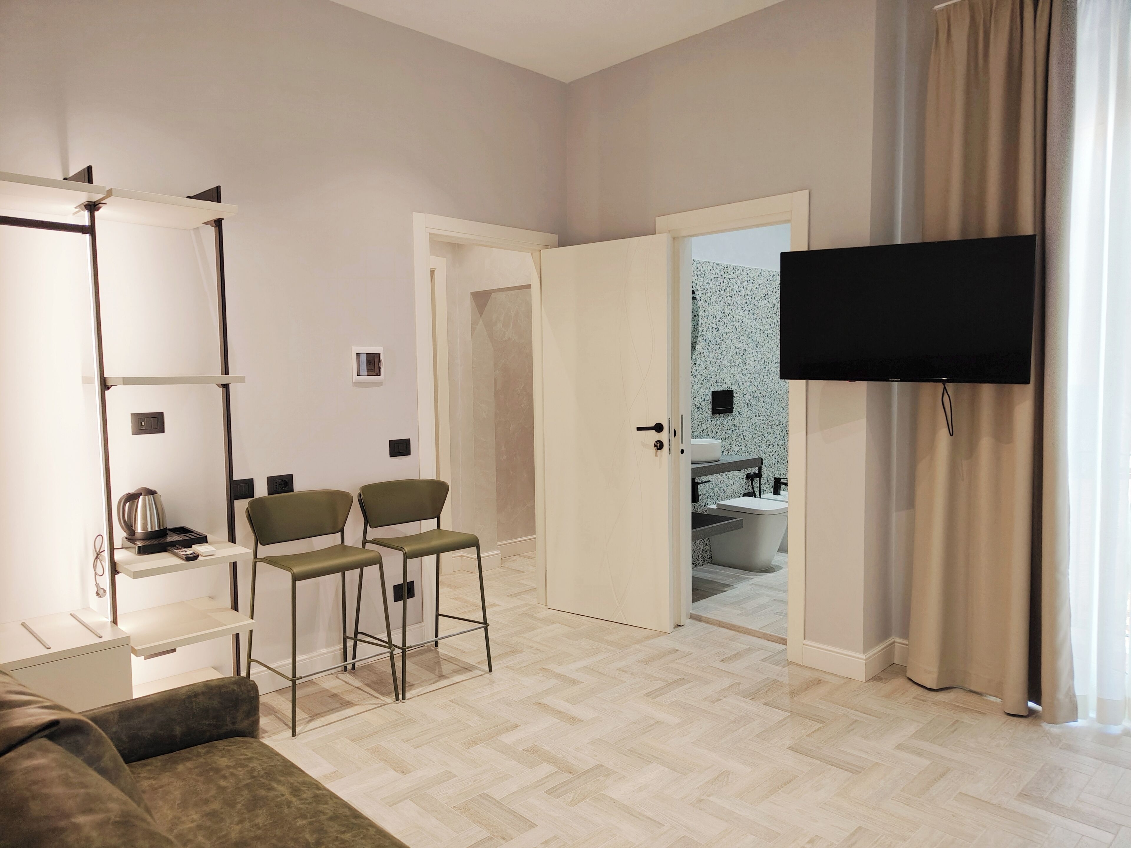 Egyptian cotton sheets, premium bedding, down duvets, minibar