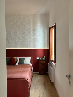 2 bedrooms, desk, free WiFi, bed sheets - Casa Giù, renovated apartment near the sea and the heart of Tuscany! (Cecina)