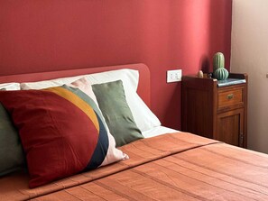 2 bedrooms, desk, free WiFi, bed sheets - Casa Giù, renovated apartment near the sea and the heart of Tuscany! (Cecina)