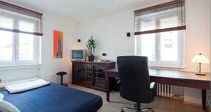 ** Exklusive 3-Zi-Wohnung in Bestlage der Maxvorstadt, direkt an
U2 **