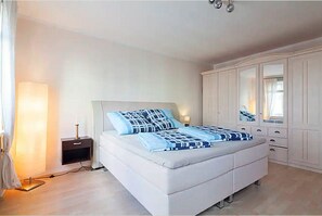 2 bedrooms, iron/ironing board, WiFi, bed sheets