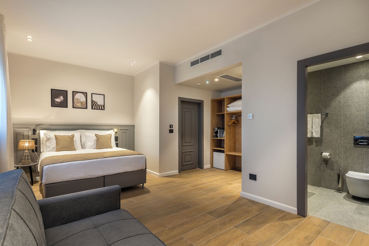 Caja de seguridad en la habitación, wifi gratis y ropa de cama
