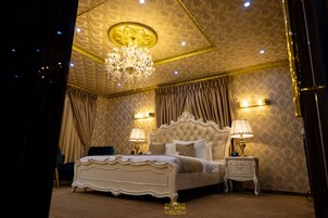 Caja de seguridad en la habitación y escritorio 