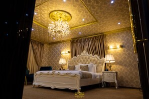 Habitación doble de uso individual, vistas a la ciudad | Caja fuerte, escritorio, espacio para trabajar con un portátil