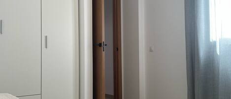 2 chambres, fer et planche à repasser, Wi-Fi, draps fournis