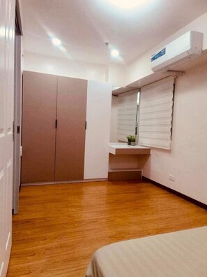 2 bedrooms, iron/ironing board, WiFi, bed sheets - Cylo’sPlace  (Quezon City)