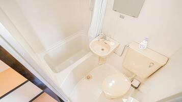 Economy Twin Room, Non Smoking, Mountain View | Bathroom | Combined shower/bathtub, hair dryer, slippers, towels