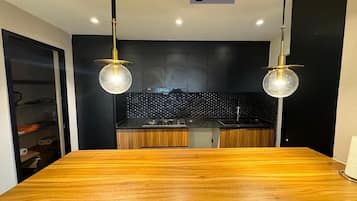 Microonde, forno, piano cottura, lavastoviglie