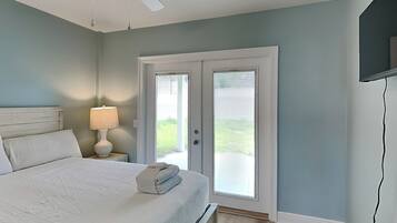1 bedroom, bed sheets