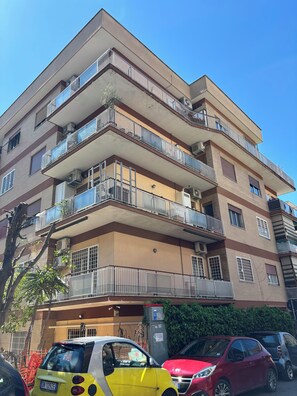 Exterior - House of Léon, bright apartment Aurelio area, adjacent Metro Battistini (Roma)